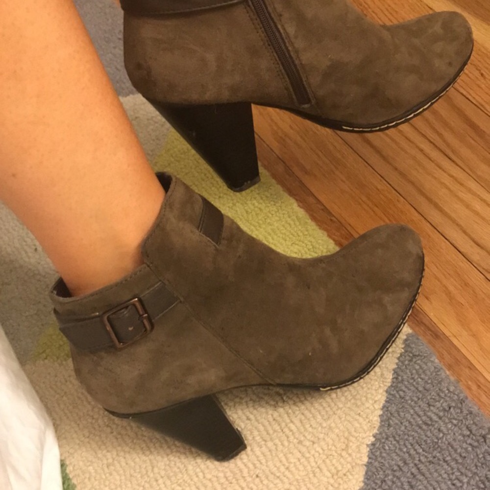 Gray/green suede booties - eurosoft